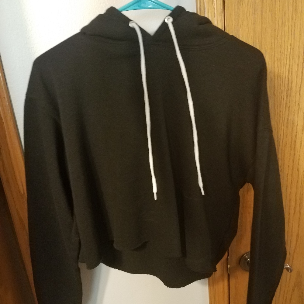 Black sweatshirt crop top